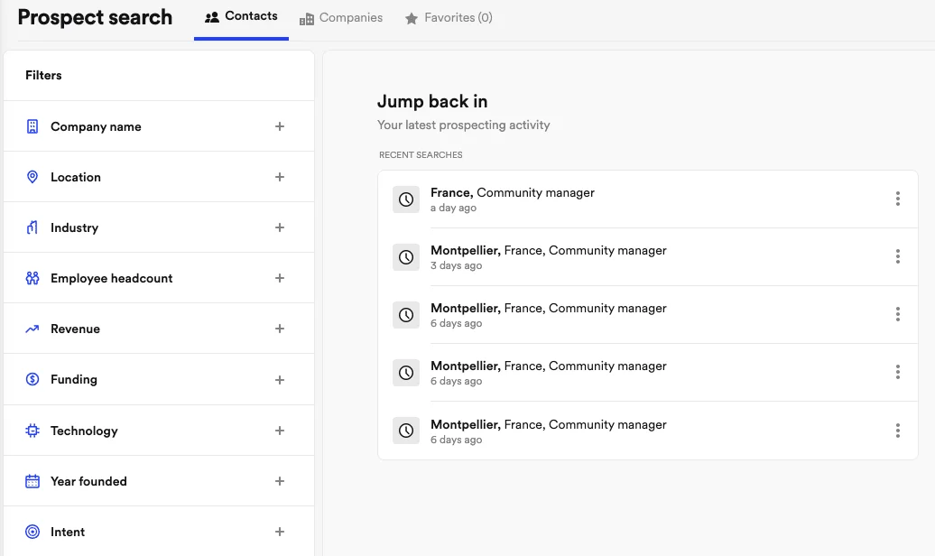 Page d'interface utilisateur avec des filtres pour la recherche de prospects, affichant des contacts récents en tant que "Community manager" à Montpellier et France.
