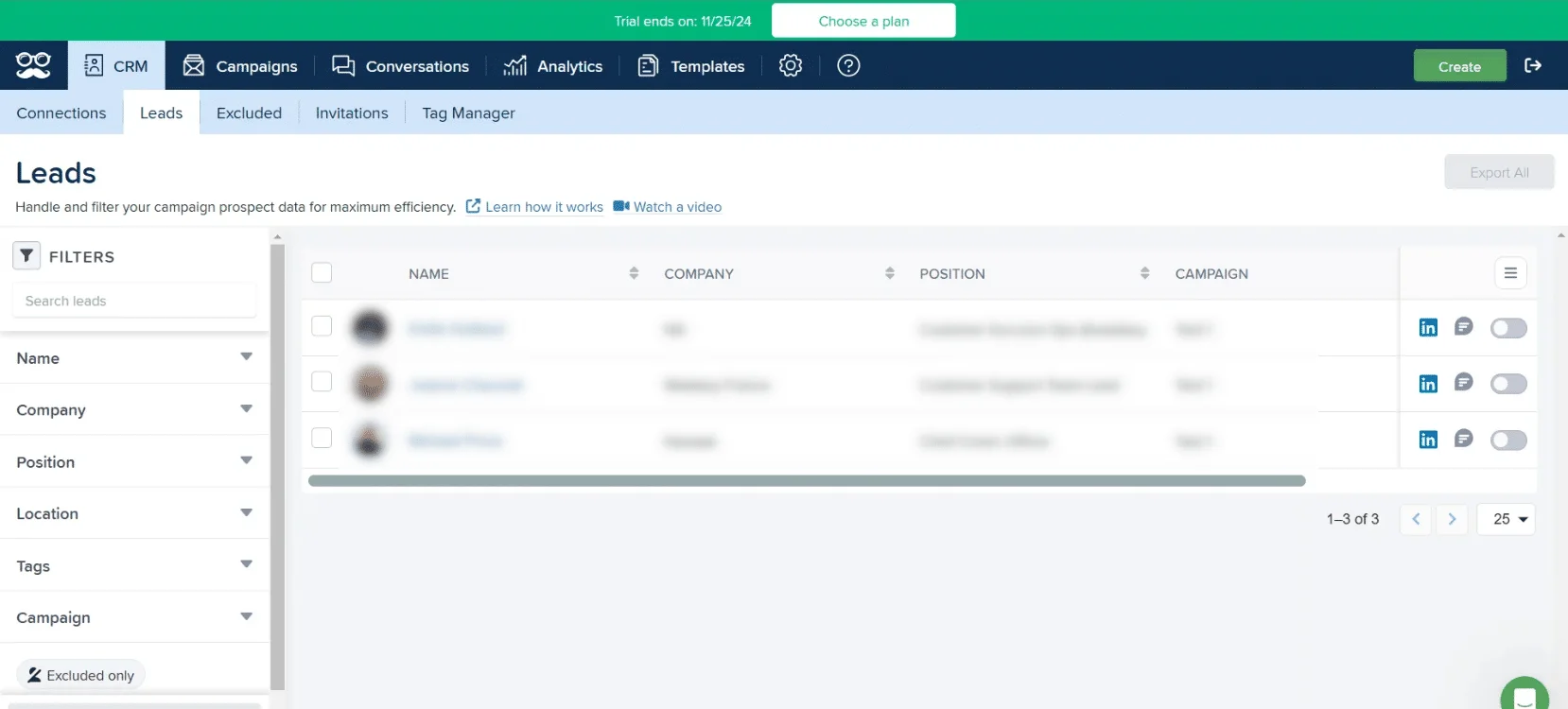 Page web d'interface utilisateur avec des filtres et des listes de contacts.