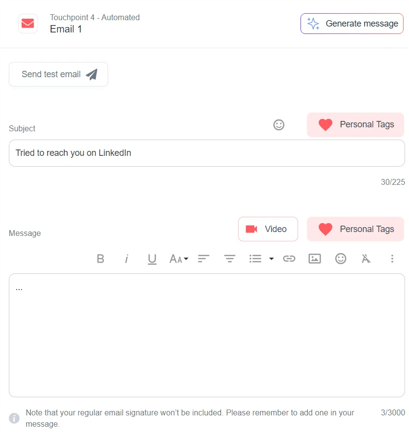 Interface d'email automatisé avec champ de sujet, message, icônes d'insertion (vidéo, tags personnels) et compteur de caractères.