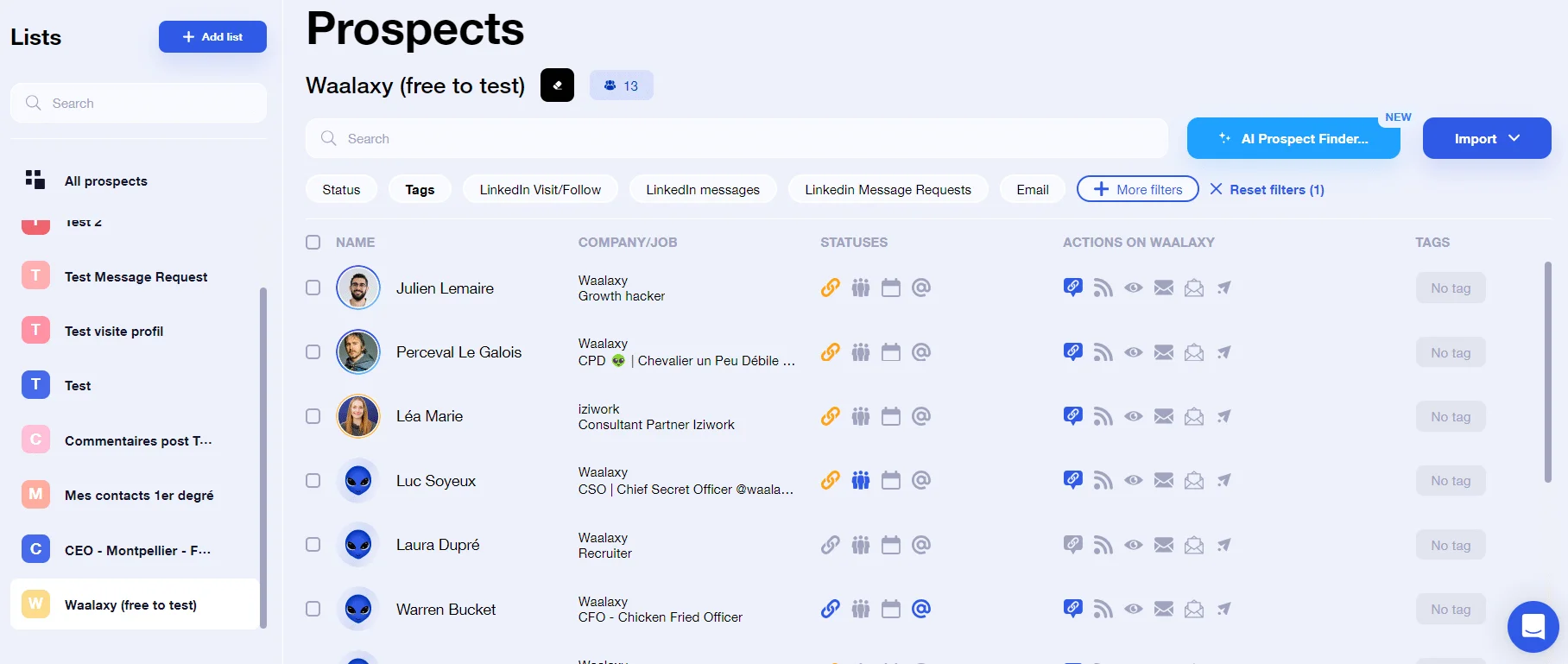 Page d'application de prospection en ligne avec des profils de prospects, des actions et filtres.