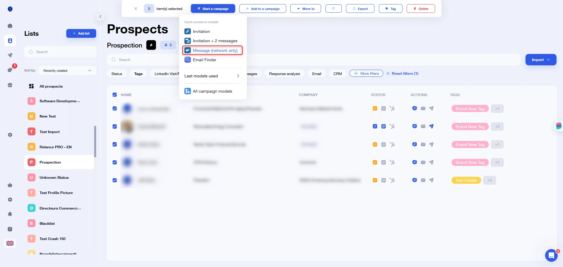 Page web d'interface utilisateur, tableau de données, boutons, liste latérale, icônes, texte en anglais.