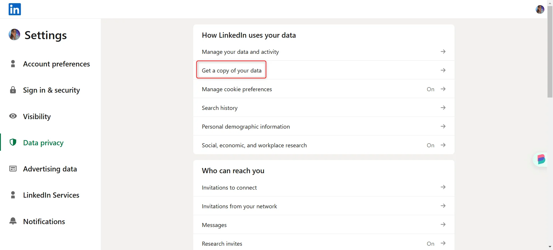 Page LinkedIn, section "Data privacy", lien "Get a copy of your data" sélectionné.