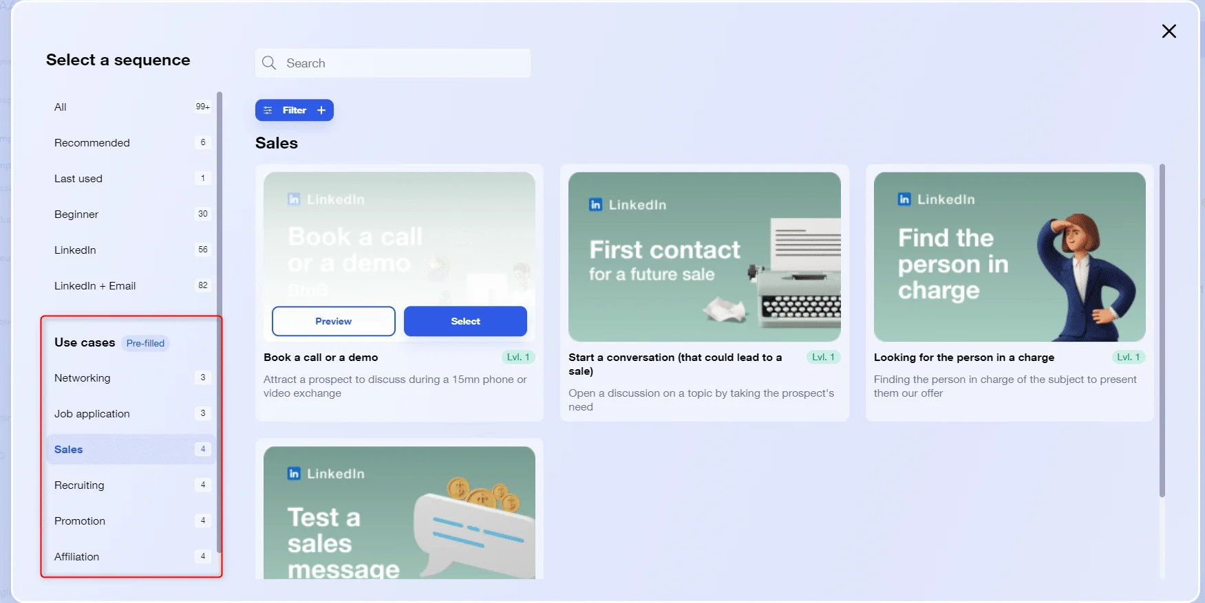 Page web présentant des exemples de scénarios commerciaux pour LinkedIn, avec des options comme "Book a call", "First contact for future sale" et "Find the person in charge".